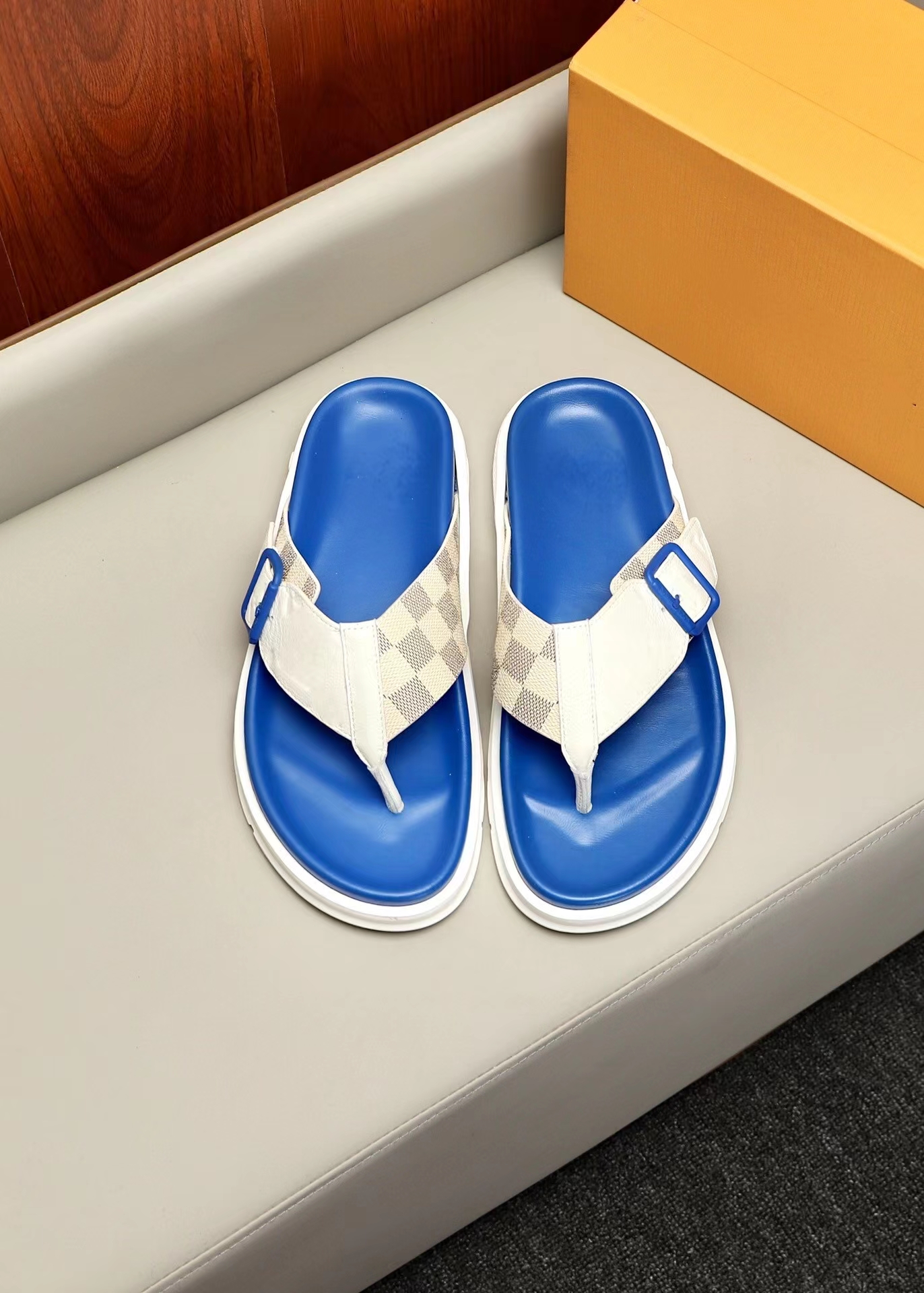 

1V Sandals Simple design Comfortable feet Calf leather Canvas material high quality and inexpensive, Multi