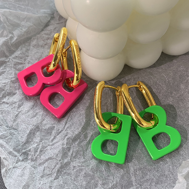 

Rose red B letter earrings female niche design high-end earrings European and American ins unique ear buckles green pink earrings