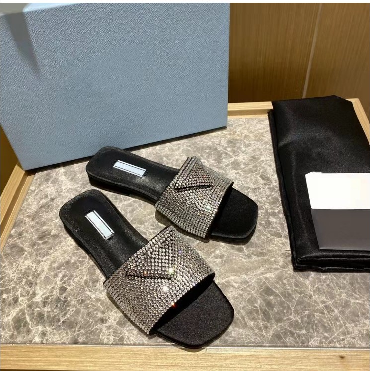 

Women Summer Slippers sandals bench shoes Stylish flat rhinestone super flash square toe leisure Simplicity comfortable non slip versatile sandals P62903