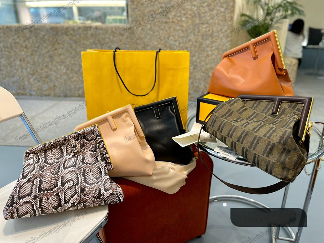 

2022 First Medium Leather Clutch Bag Designer Handbag 1s Women Luxurys Fur Shoulder Bags Large Capacity Purse Crossbody