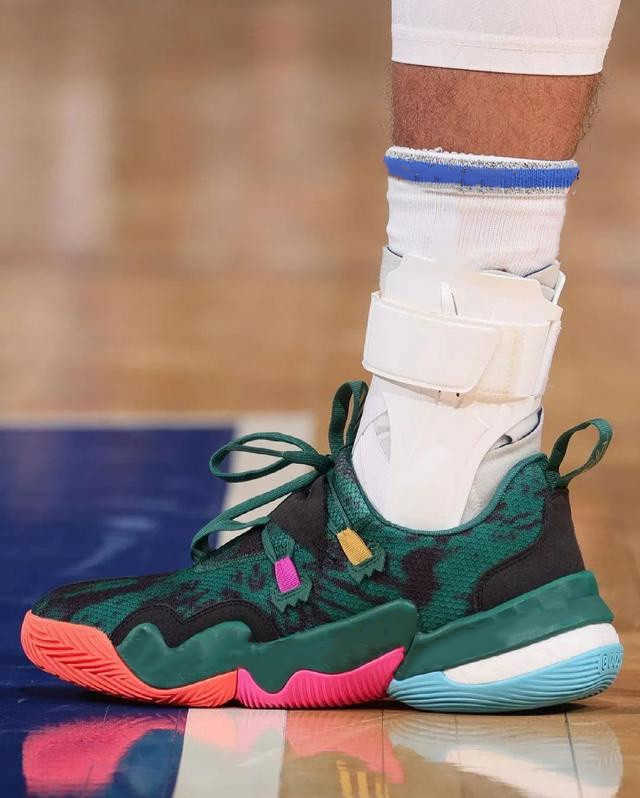 

free box 12 days delivered 2021 Trae Young 1 Christmas Ice Trae Men Basketball Shoes 2022 High Quality Bahia Light Blue Vivid Red Cloud White Sprot Shoe