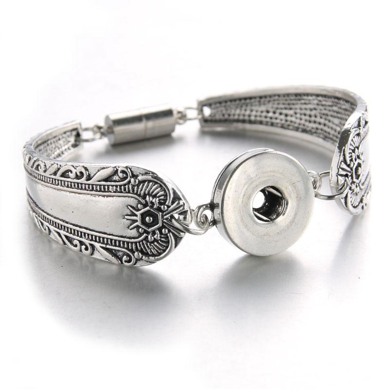 

Charm Bracelets Snap Jewelry 18mm Buttons Bracelet 13 Designs Flowers Carved Vintage Magnetic For Women Men 9388