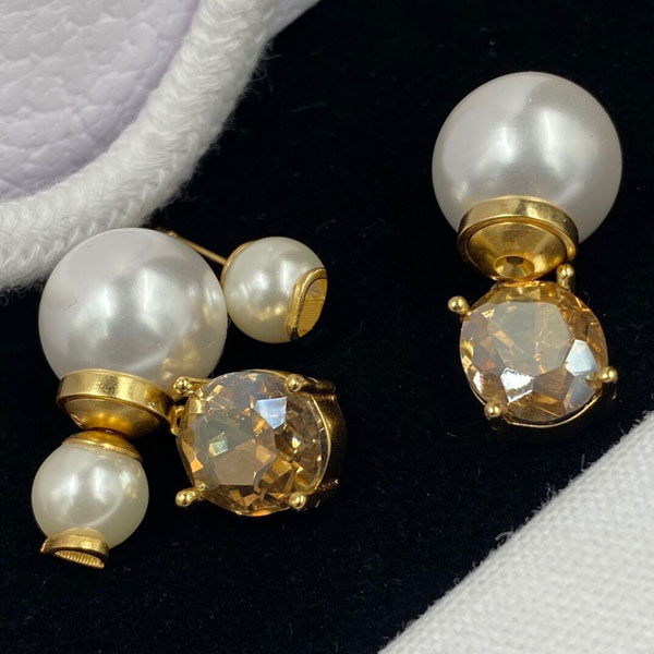 

Charm earring woman designer jewelry gold finish metal with white resin pearls and amber colored crystals earrings elegant trendy style fashion girl accessory gift