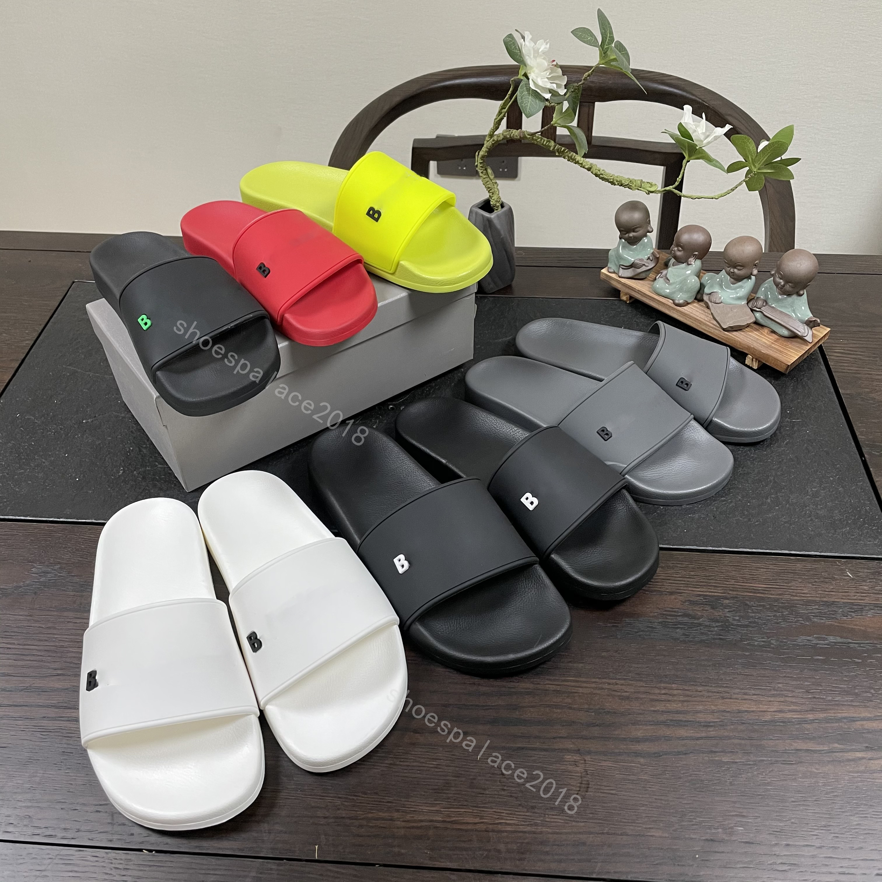 

Men Women Slippers Sandles Male Sneakers Fashion Home Slipper Designer Sandals Shoes Woman Flip Flops Beach Sandal Summer Slides Pantoufles Sandales
