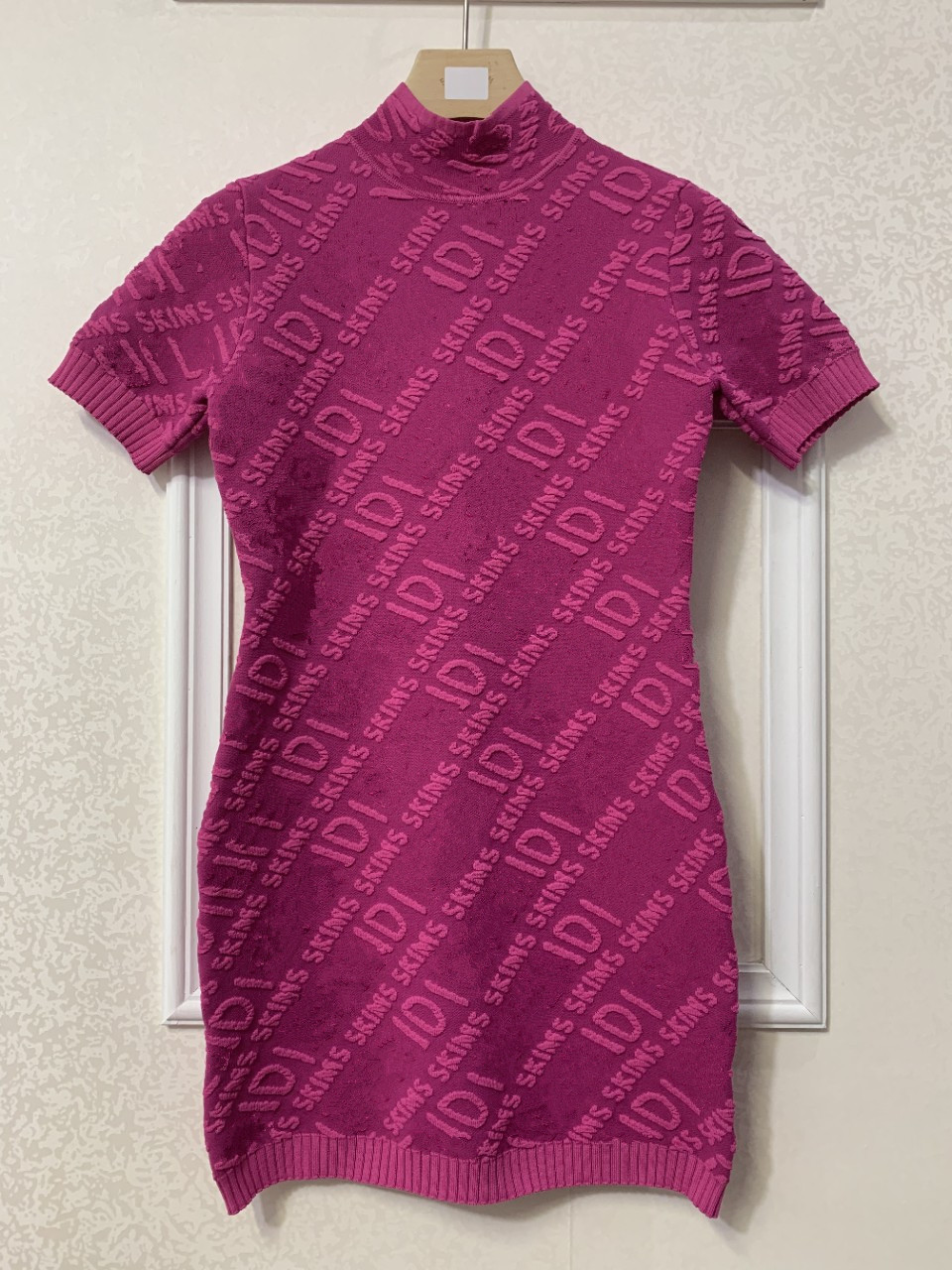 

Women Casual Dresses Embossed 3D Relief Letter High Qualiy Ladies Dress Lady Skirts Woman Short