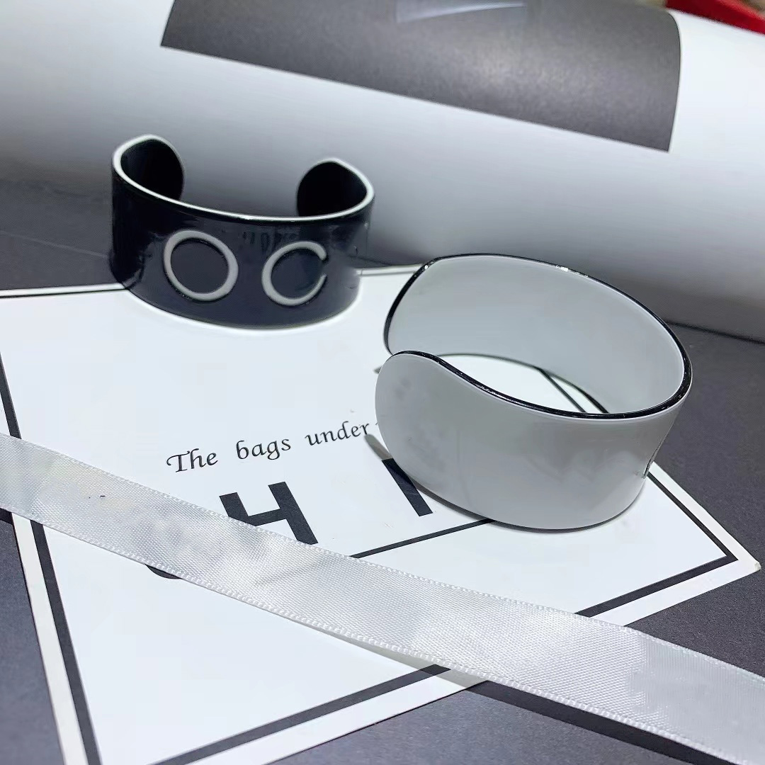 

Fashion party gift acrylic bracelets C marks bangle accessories classic with paper cards