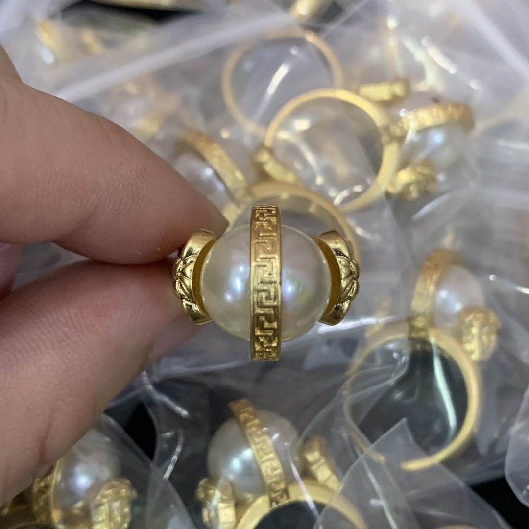 

Luxurious Designed Women Greece Meander Pattern Diamonds Rings Medusa Head Portrait 18K Gold Plated Medusas Brass Round Open Ring Designer Jewelry CVB--5543