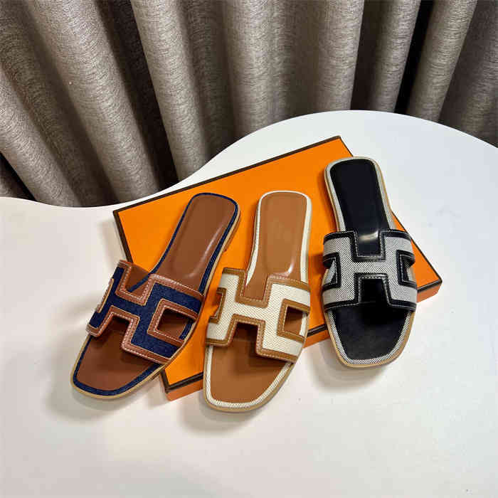 

Herme Slippers 2022 color matching H-type cowhide splicing denim square head open toe flat bottom herringbone beach sandals women Have Logo, Black and white