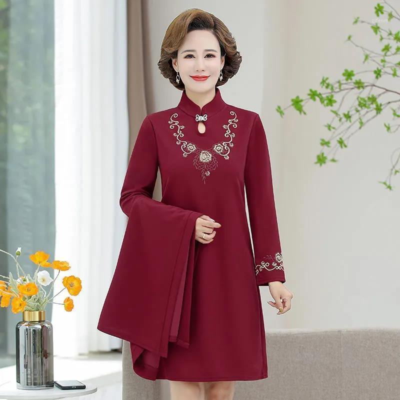 

Casual Dresses 2022 Womens Mother Dress Autumn Long Sleeve Fake Two Pieces Cheongsam Middle Aged Women's Flower Embroidery Elegant, Army green
