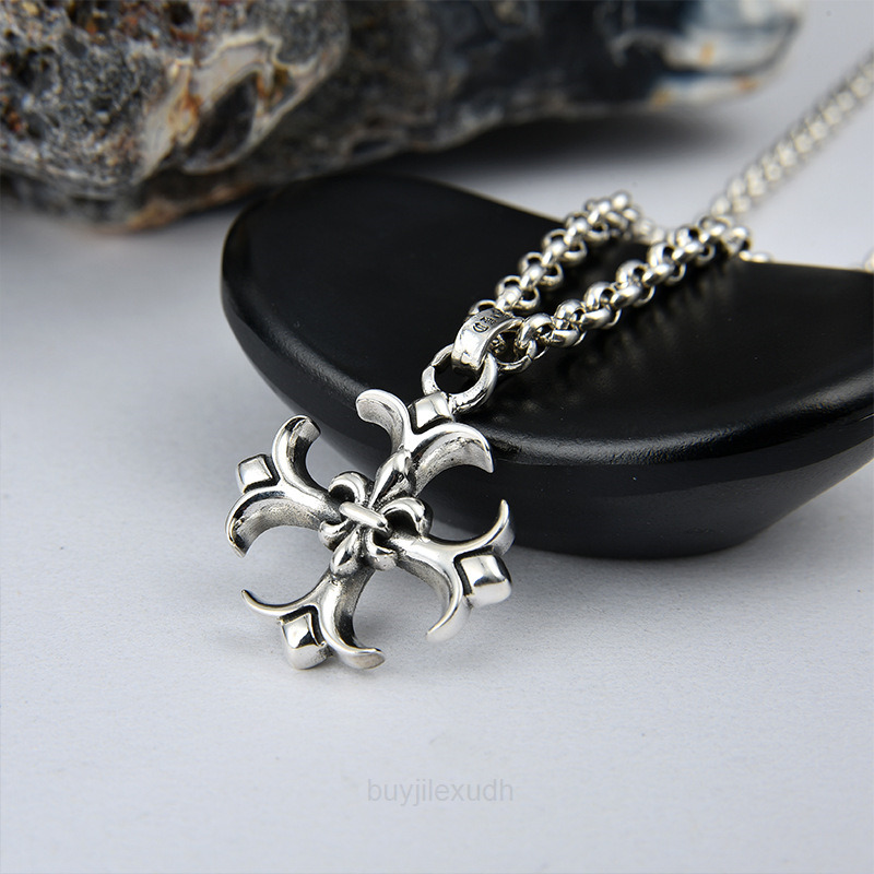 

New Ch Chrome Designer Necklace Cross Trendsetter Personality Men's Women's Chain Hearts Pendants Luxury Original Design Mbs5