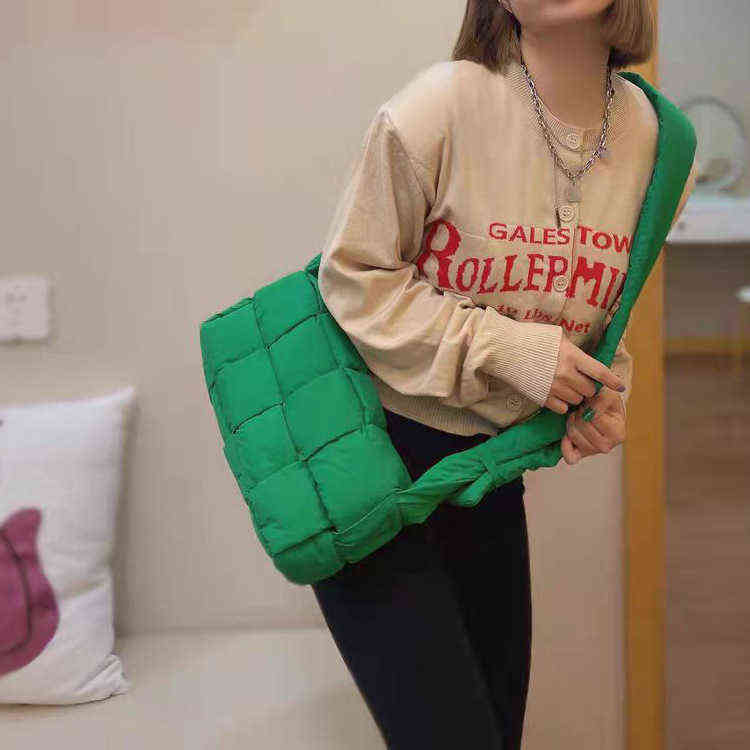 

Sponge Net Red Envelope Down Pillow Bag Woven Postman Autumn and Winter Minority Design Ins Men's Women's Fashion, Green