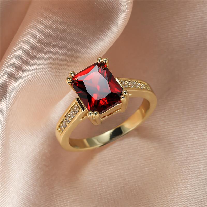 

Wedding Rings Geometric Red Crystal Zircon Ring Cute Square Stone For Women Luxury Jewelry Vintage Fashion Yellow Gold Engagement RingWeddin