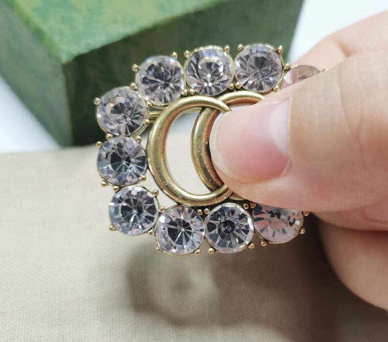 

New fashion diamond letter brooch temperament trend coat suit accessories female brand brooch high quality fast delivery lover gift