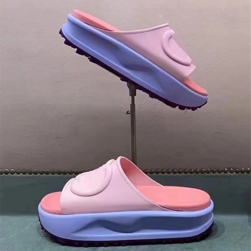 

2022 Summer New Sponge Cake Thick-soled Slippers Women Outer Wear Flat-bottomed GGity Fashion All-match Heightening One-word Sandals