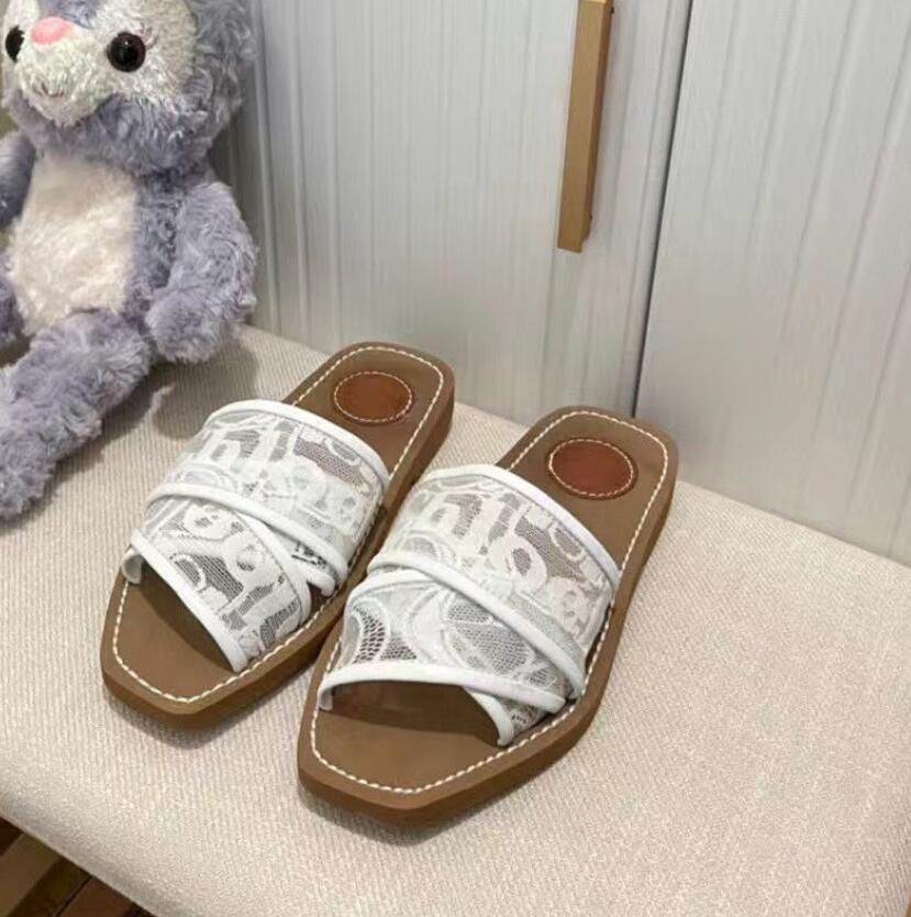 

Luxury Brand Lace Embroidered Slippers Classic Square Letter Word Flat Beach Shoes Summer Outer Wear Flip-Flops Beach Casual Sandals Women Non-slip Flip Flops