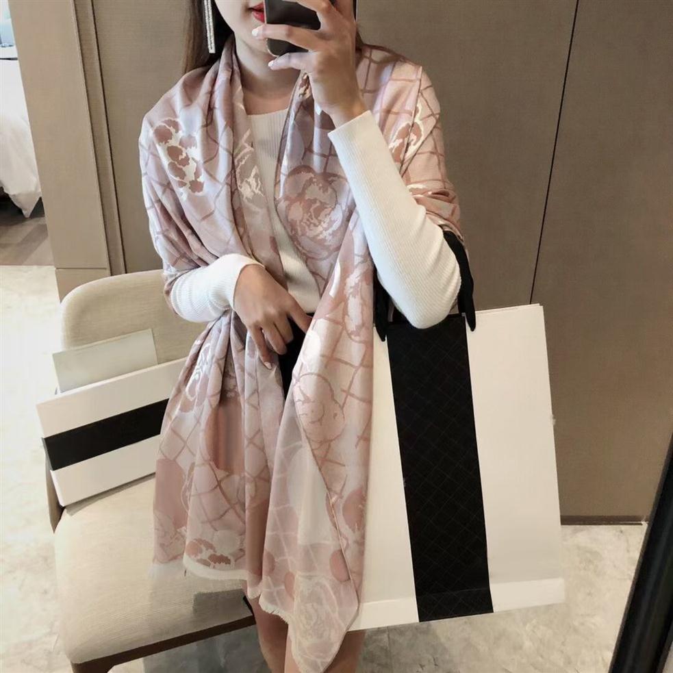 2021 Femme Four Seasons enveloppe la lettre de haute couture de la lettre de la mode longue châle Luxury Classic Star Style Soft Swarves 8 Color2