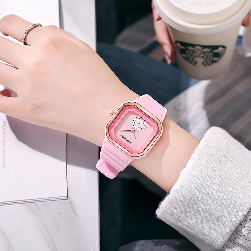 

Wristwatches Fashion Square Quartz Luxury Dial Casual Wrist Watches Rubber Strap Fashionable Clock For Waterproof Wristwatch Women, Black