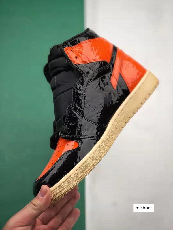 

Og Shattered Backboard Black Orange Toe Men Basketball Shoes 1s Sneakers Athletic Trainers, Bubble wrap packaging