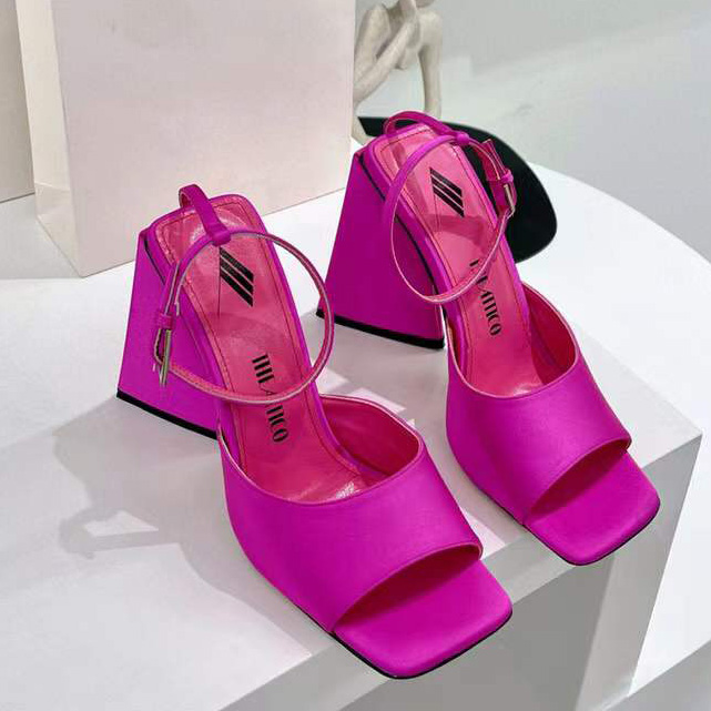 

The Attico patent calfskin thick heel sandals Satin foot ring banquet women's shoes rose red triangle heel square toe sliding slippers luxury designer factory shoe, Gifts are not sold separately