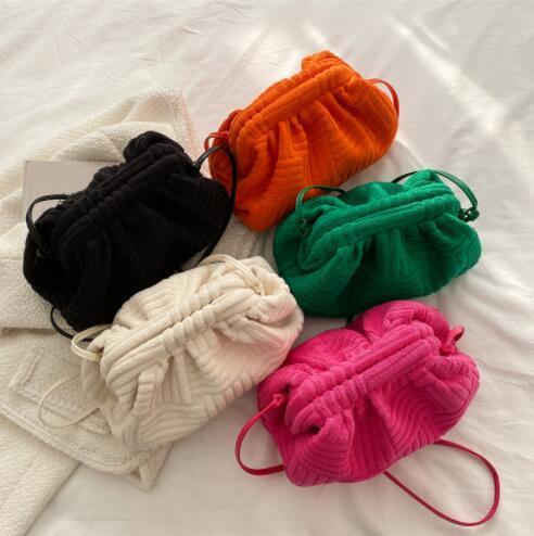 

Luxury towel bag hand women fashion portable bucket chain shoulder messenger 220815, Light pink