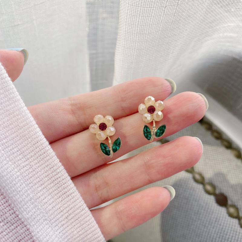 

Clip-on & Screw Back Korean Temperament Lovely Mini Flowers Clip On Earrings Non Pierced Ears Green Leaf Small Crystal Flower FemaleClip-on