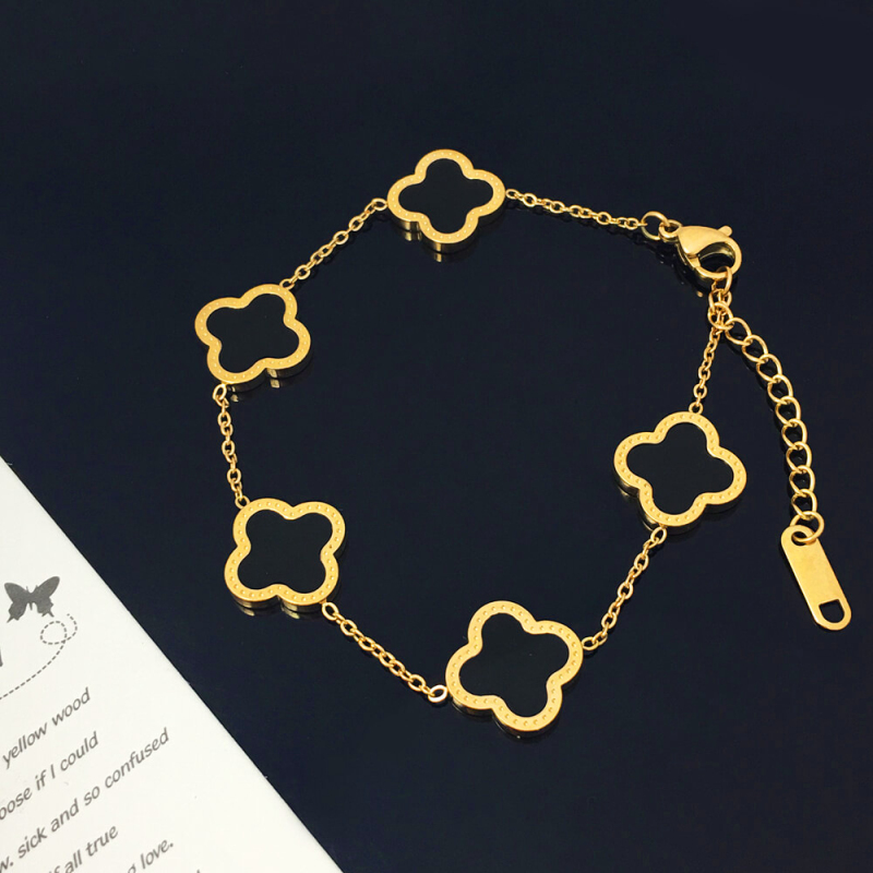 

Fine Design Clover Pendant Necklace Gold Plating Bracelet for Holiday Gift