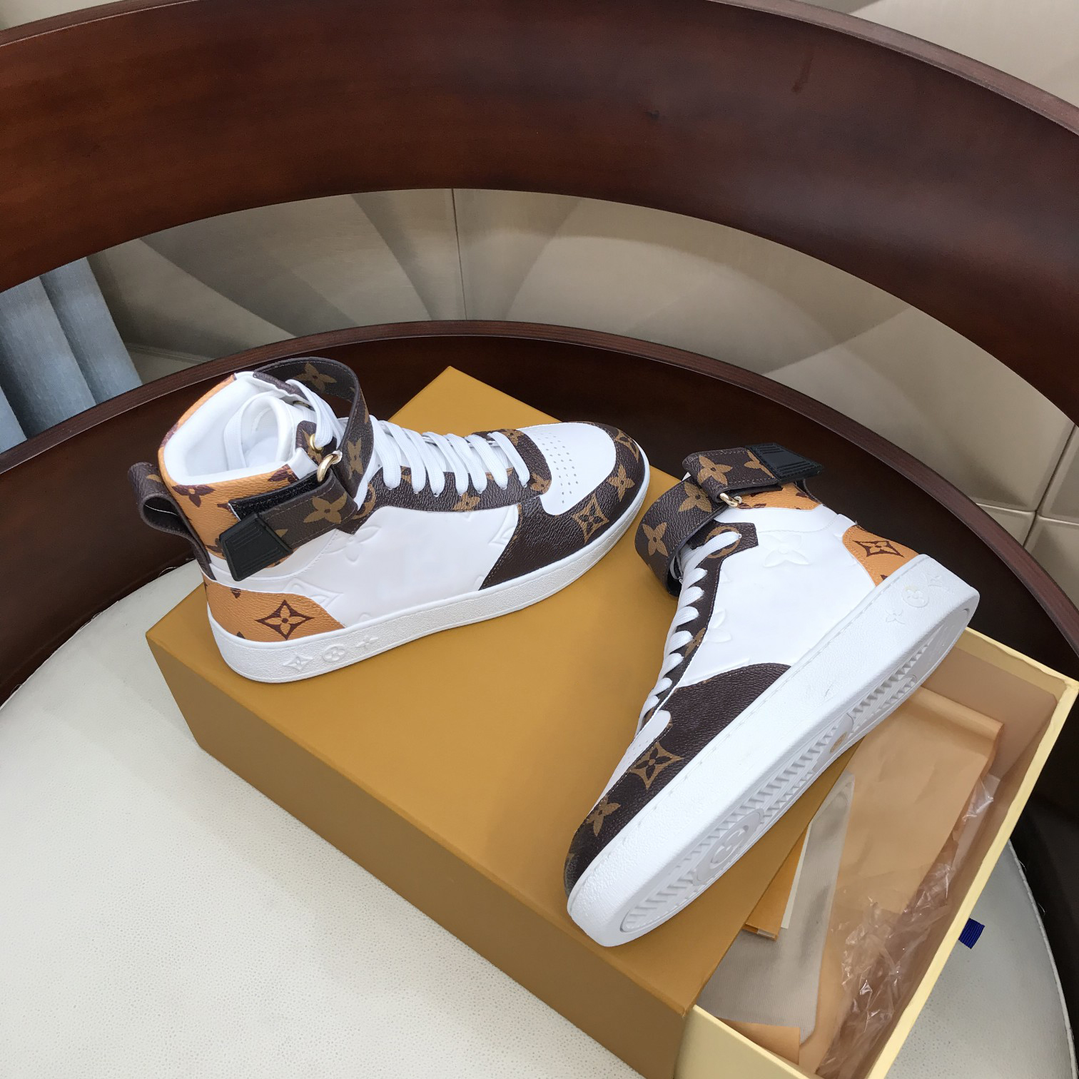 

2019 Newest Man Shoes Luxury Designer Men Shoe Transparent High-Top Comfortable mens Sneaker high-top Sneakers size 38-46, Photo color