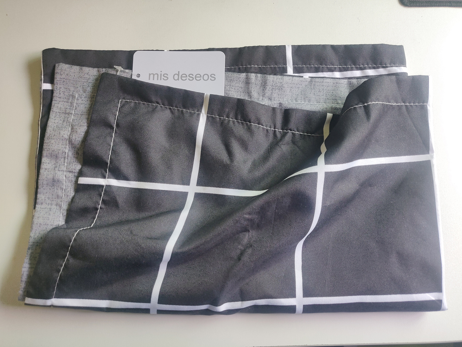 

mis deseos Pillowcase, black plaid home student use