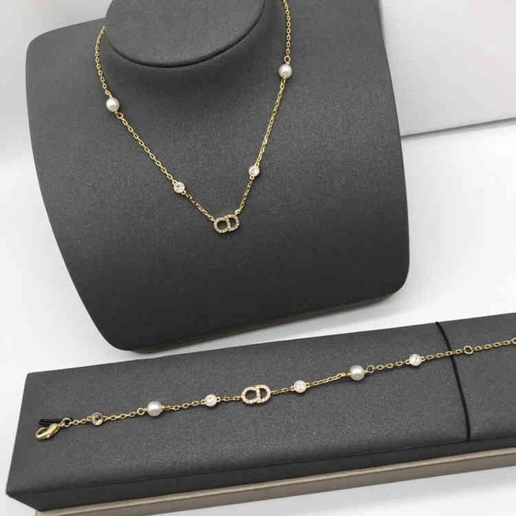 

Factory Wholesale High Quality classic fashion new Bracelet super versatile trend stud Necklace Bracelet three piece set
