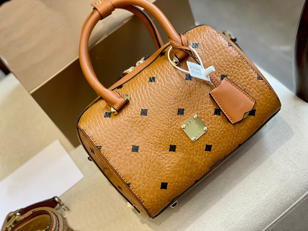 

High quality designer shoulder bag women's classic pillow bag PVC with leather, Yellow