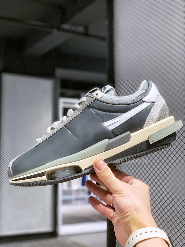 

Shoes Mens Sacais x Cortez 4.0 OG Royal Fuchsia 4.0 Color Grey nylon Leather Upper Size 36-47, With original logo