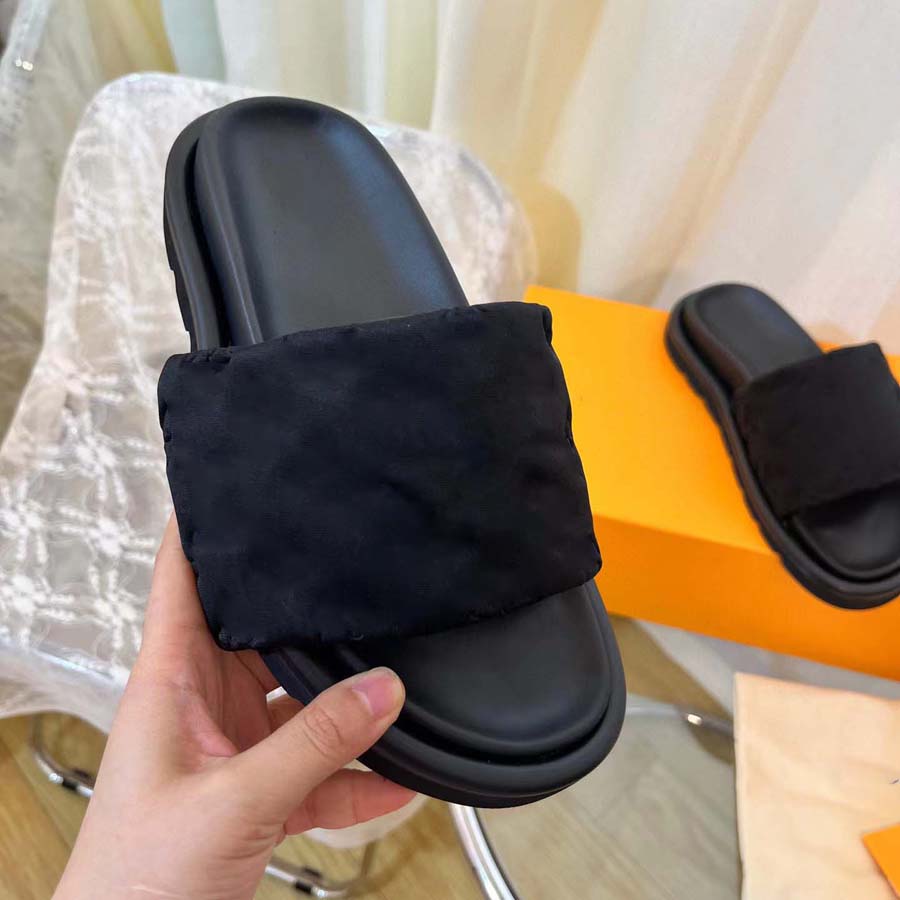 2022 Sandales des pantoufles d'été glissements Femme Nouveau Velcro Hauteur épais Bottom Silk Satin Plat Sandales Flip-Flop pour externe 01
