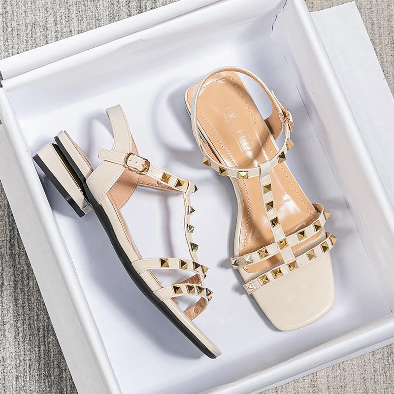 Sandals 2022 Summer Model Wear Outside Rivet Leisure Women Slippers Fashion Brand Design Low Heel Shoes