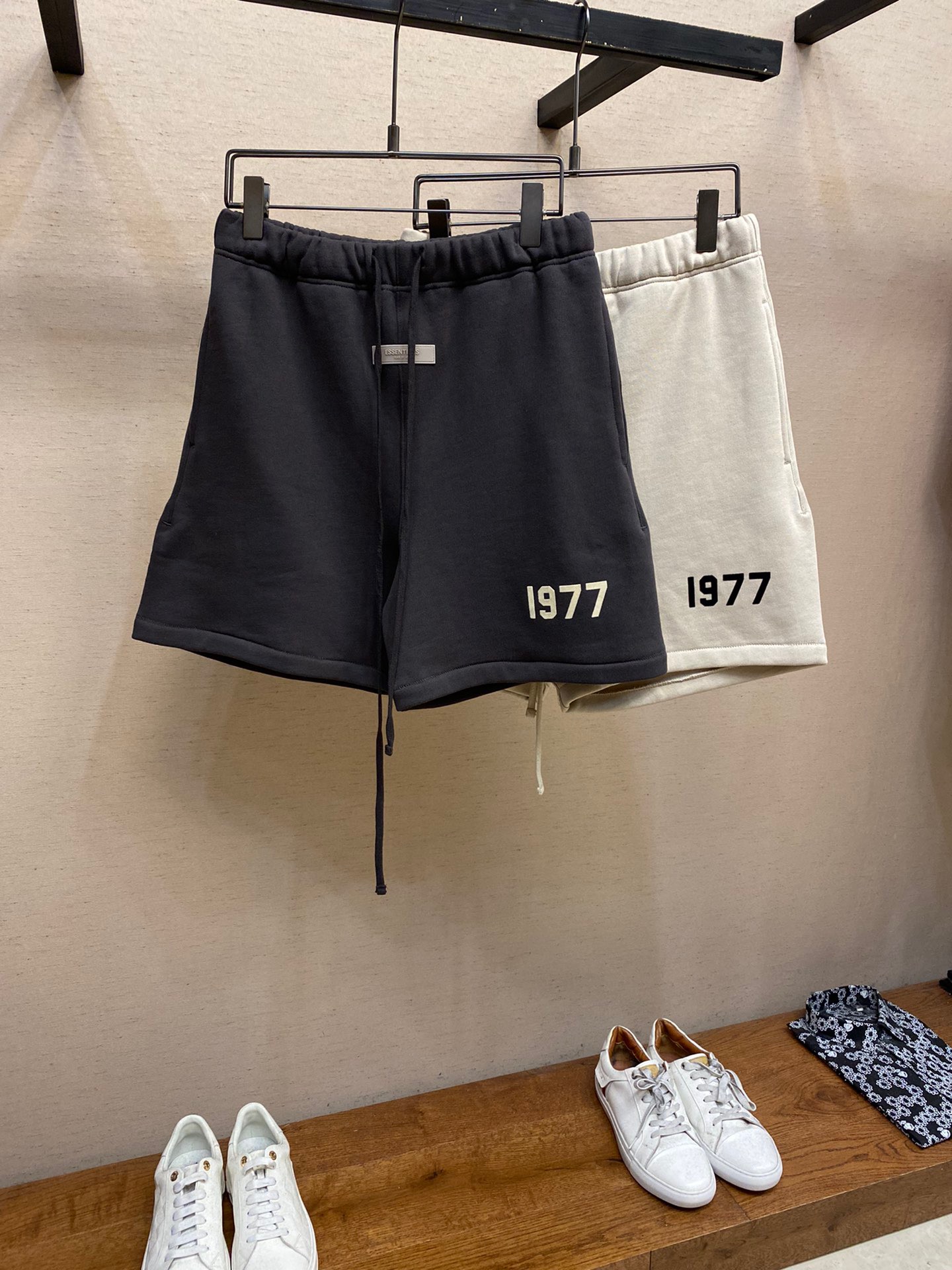 

2022ss spring and summer new high grade cotton printing short sleeve round neck panel T-Shirt Size: m-l-xl-xxl-xxxl Color: black white 6H6Y865d