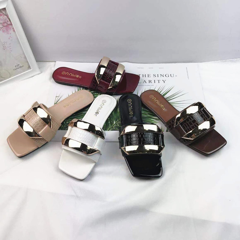 Slipper WOMEN Shoes flat slippers Large -size foreign trade word Women's slippers Summer wearing women's shoes Beach shoes size37-42-image-765203696