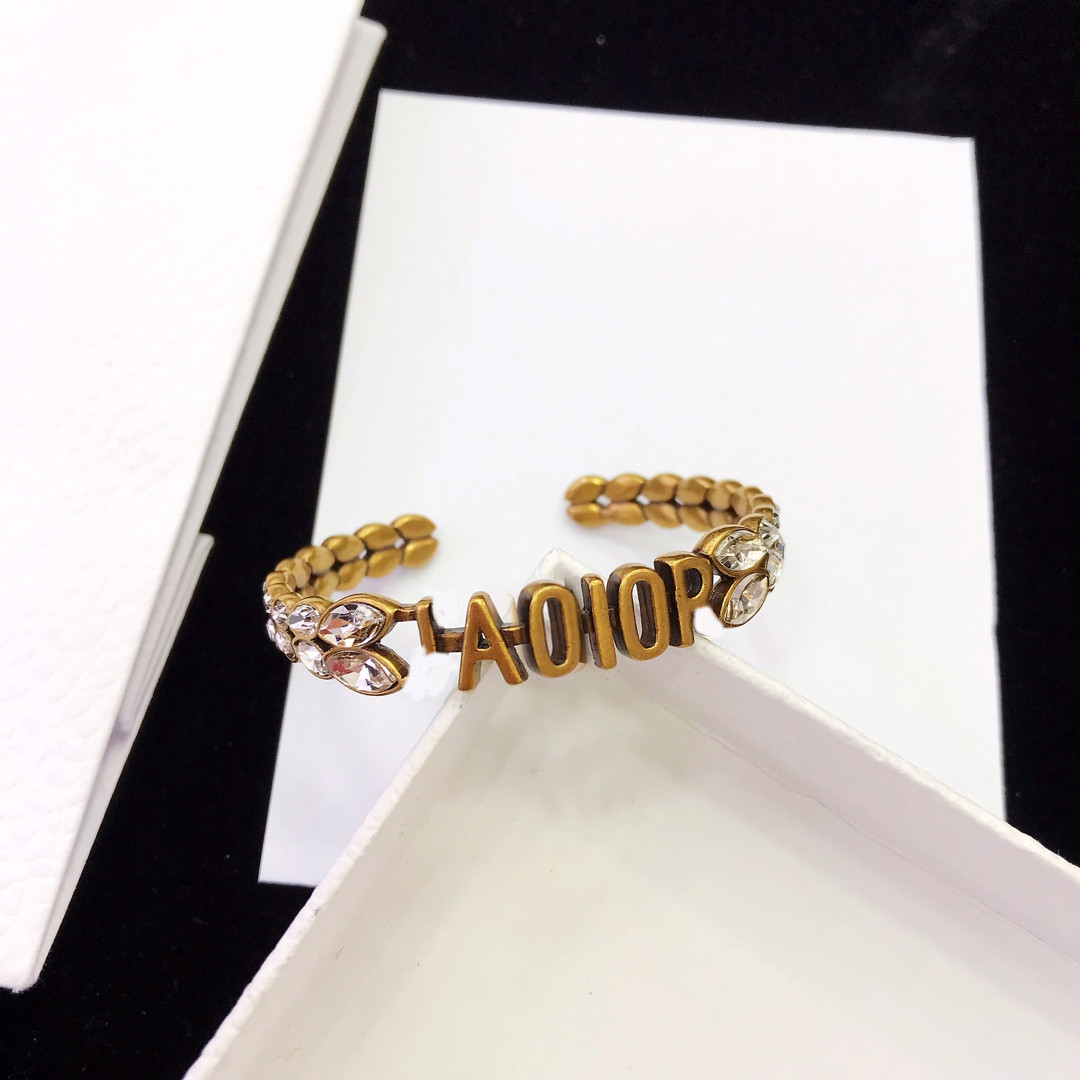 

Gold Titanium Steel Bracelet Beads Hollow Out Ladies Bracelet Letter D Home Designer Birthday Gift Wedding Fashion Anniversary Jewelry2