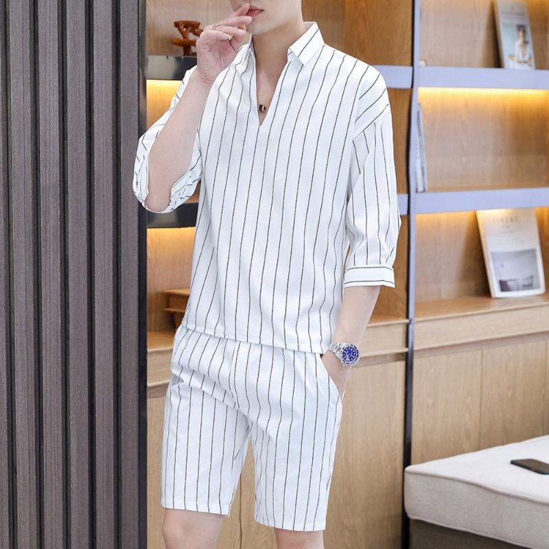 Suisses de survêtement masculines 2 pièces Sents hommes coréens Mode Vertical Stripes Modèles Vêtements décontractés Summer Mens Shorts 2022 Stre