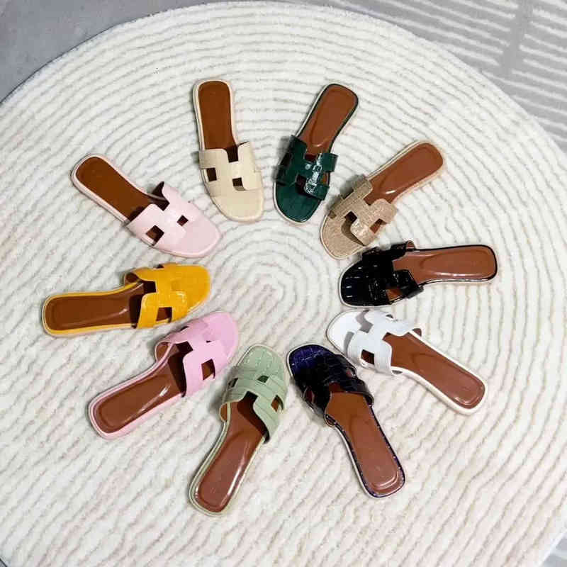 

Designer Herme Slippers h Wear Out in Summer 2022 New Crocodile Pattern Flat Bottomed Tourist Holiday Beac One Line Leater Sandals RIIP, Black