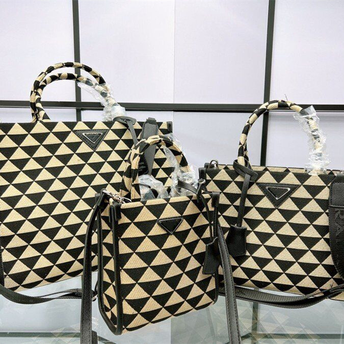 Sac de créateur de luxe dames sac à main en cuir en cuir Triangle Pattern Women Totes Classic Crossbody Tote Top Quality le plus récent Symbole G