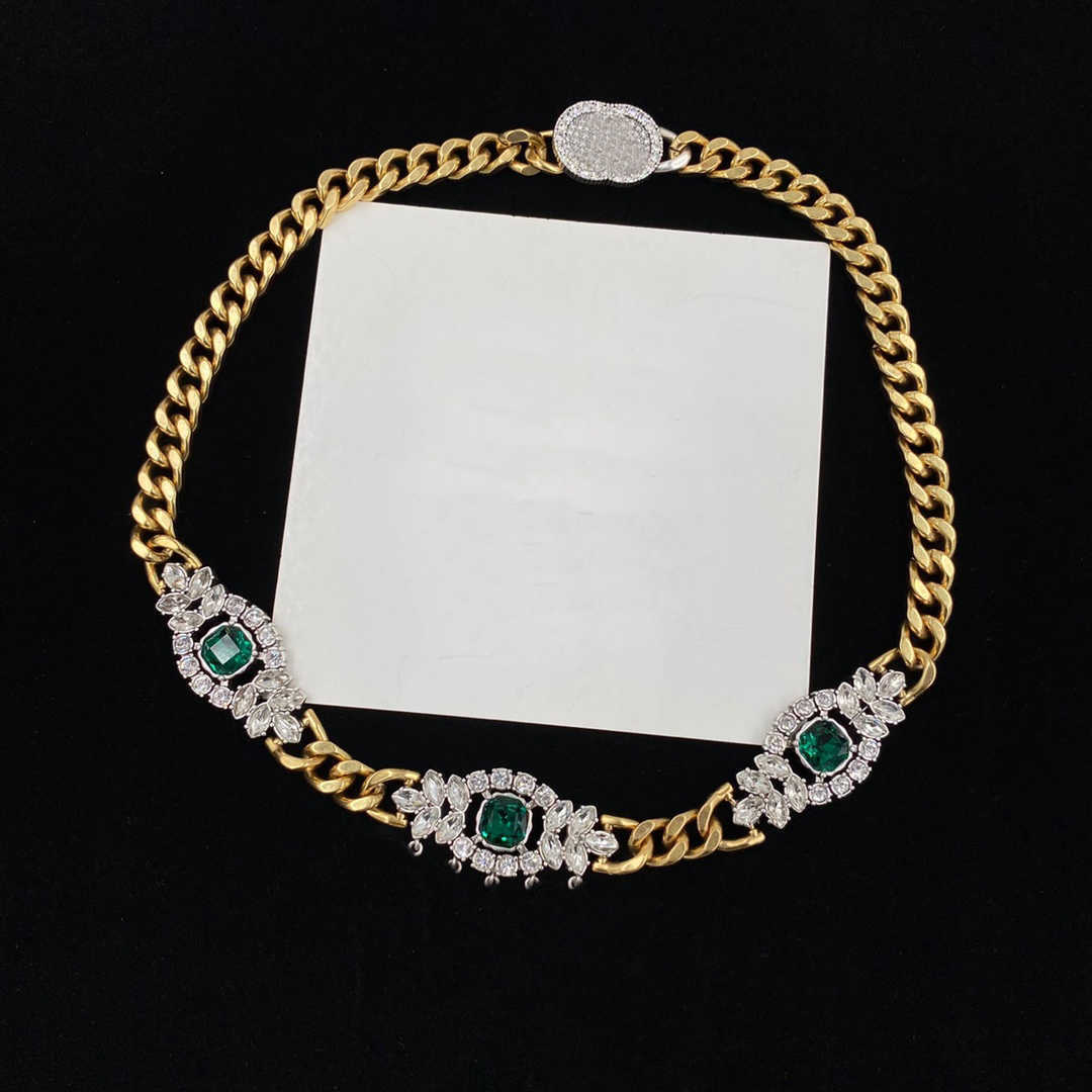 

Full Diamond Emerald Necklaces Designer Letter Pendant Necklace High Quality Double Alphabet Rhinestone Metal Chain Palace Style Jewelry