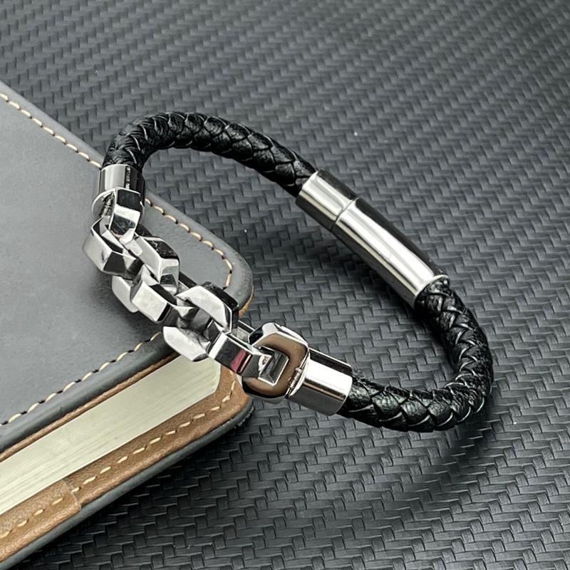 

Charm Bracelets Luxury Interlocking Stainless Steel Magnetic Clasp Brown Cowhide Leather Men Women Designer Charms For BraceletsCharm