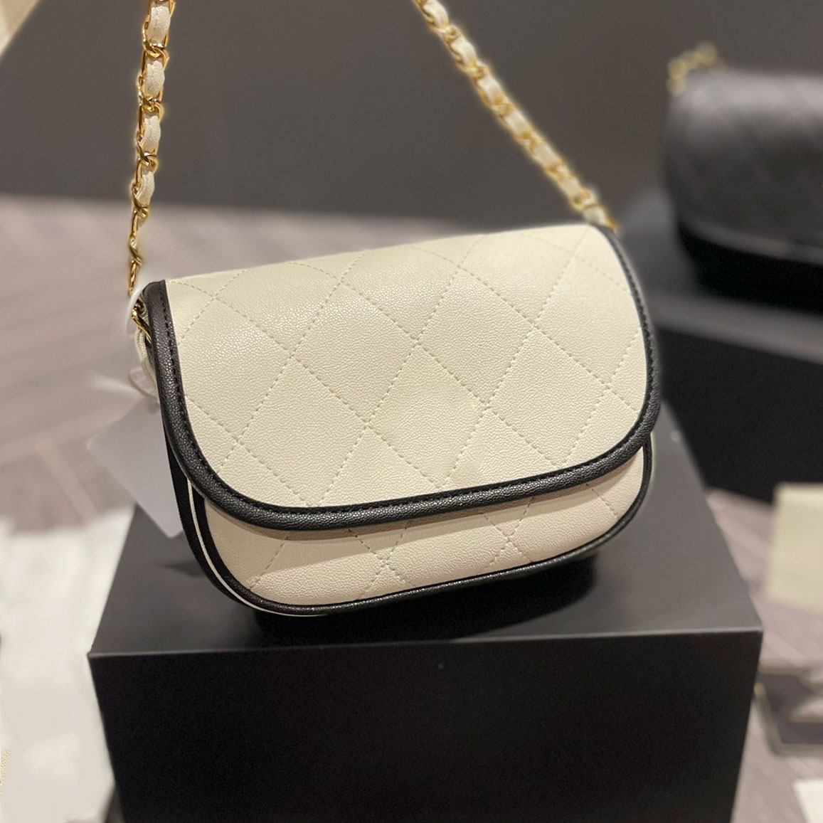 

17/23CM Postman Flap Bag 2022 Vintage Calfskin Classic Quilted Plaid Contrast Color Totes Metal Chain Shoulder Crossbody Bags Designer Luxury Ladies Handbags, Box