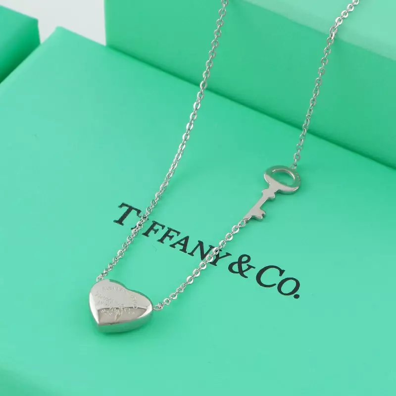 

Pendant Necklaces 3 Colors Fashion Luxury Designer Love Necklace Women paragraph clavicle Gold Peach Heart Pendant Necklaces Fine Jewelry T2302035