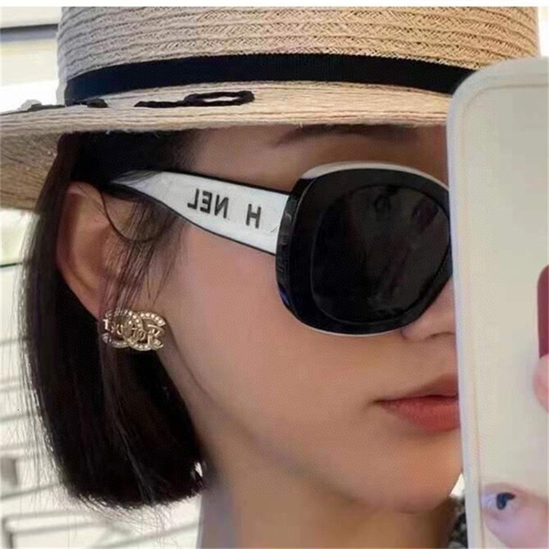 

Sunglasses Xiaoxiang ch71414 Hepburn style white oval with letter leg