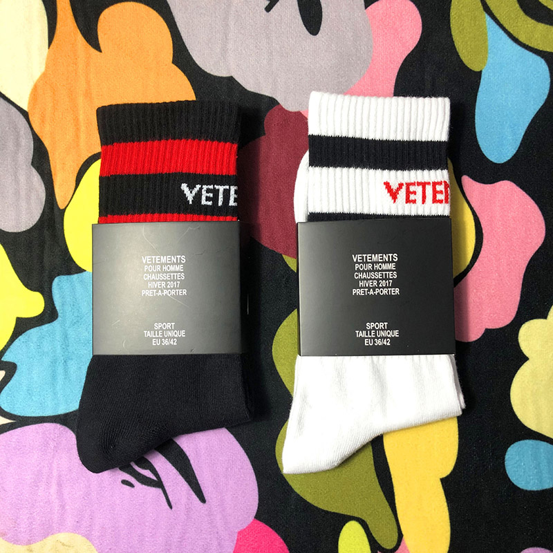

VETEMENTS Black White Socks Tide Brand Teenager Hip Hop Style Long Socks Letter Embroidery Athletes Leg Warmers Stripe Socks free size