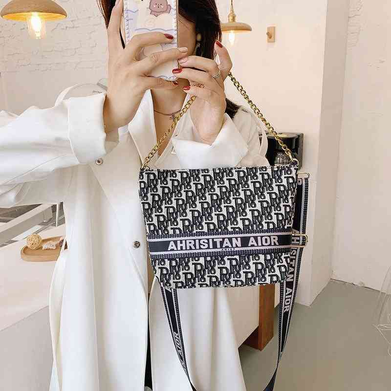 Factory Direct 68% Red Net Red Femme 2022 Nouvelle Fashion Chaîne de broderie coréenne Small Square Sac Printemps et Automne Foreign Style Single