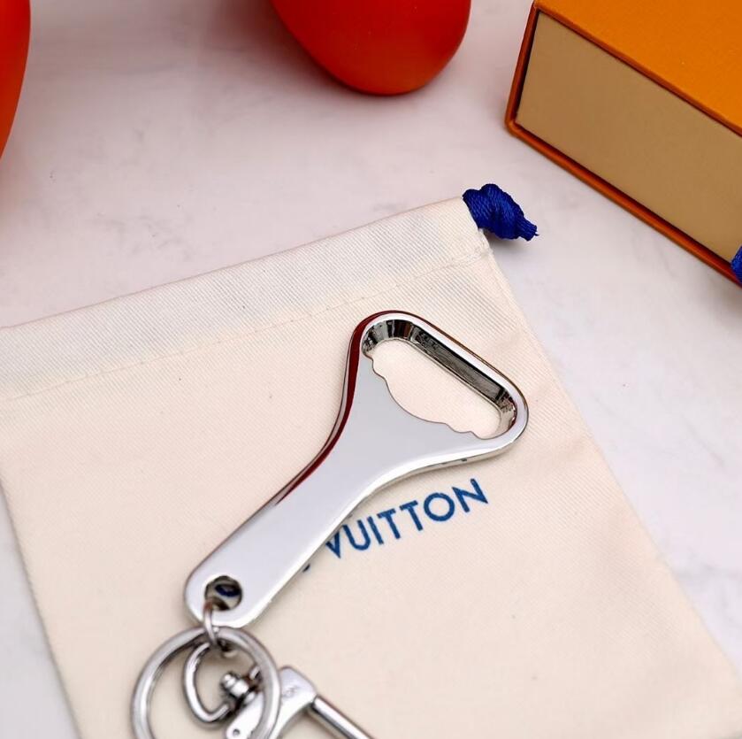 Couples de créateurs célèbres clés portefeuille Sliver Old Flower Letter Femme Femme Key Chain Pendant Bottle Ouvreur Keychain Pendant Sac Bijoux