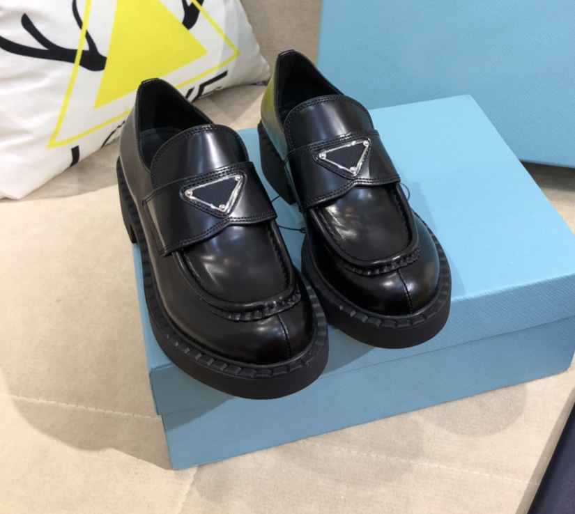 

Chocolate Brushed Leather Mules Designer Women Shoes 2022 New Brushed Leather Shoe Leather Saddle Strap On The Upper Sneaker, Color 1