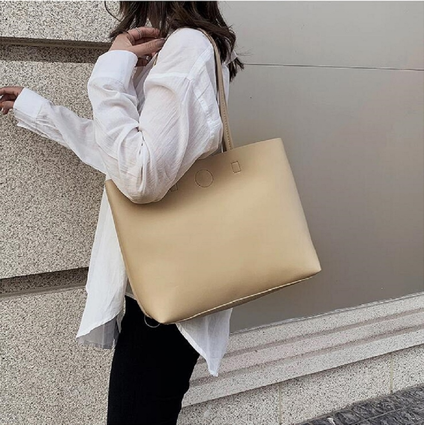 

Designer Bags ONTHEGO clutch handbag messenger hgfvhjsdgvbsbdshb, White