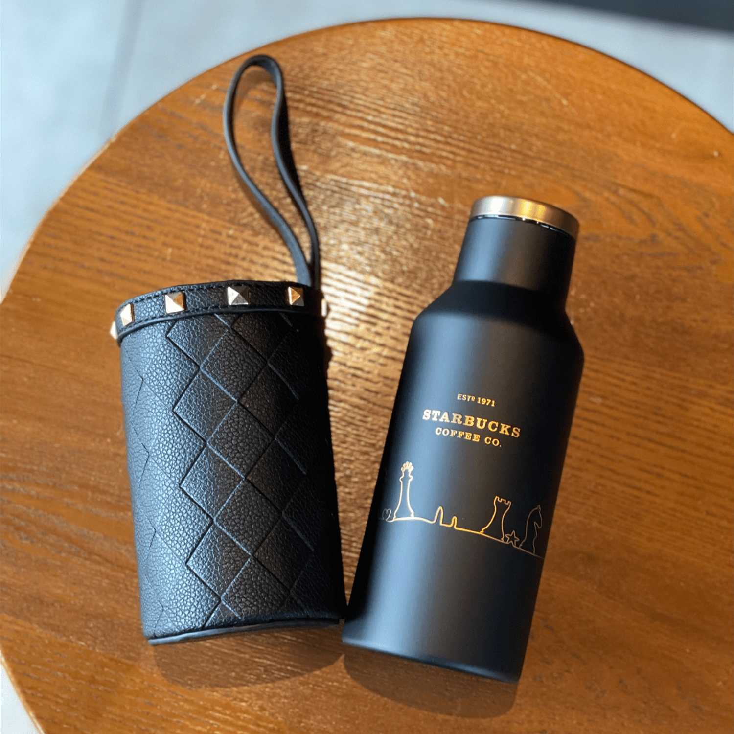 Starbucks 2022 Valentine's Day cup love to meet opponents thermos matte black gold stainless steel water with cover female-image-760526734